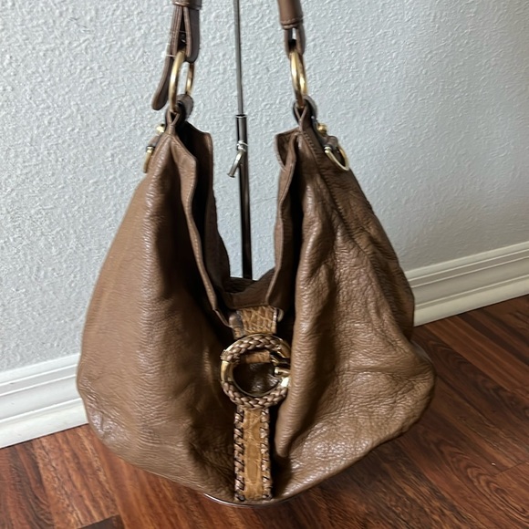 Gucci Handbags - 900 Gucci shoulder bag